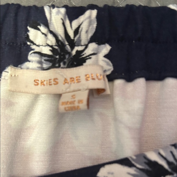 Skies Are Blue Floral Mini Skirt in Navy and White - Picture 9 of 9